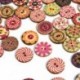50db / tétel 2 lyuk vegyes virág fa gomb varrás Scrapbooking DIY kézműves ajándék
