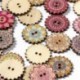 2CM - 100db Boho 2 lyukú kerek fa gomb varrófa Scrapbooking barkácsolás kézműves