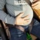 fehér - Terhes autós biztonsági öv beállító, kényelem és biztonság a kismamák hasának, a születendő csecsemő