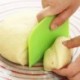 Szín: rózsaszín 1 - 1 db Hasznos krémes spatula DIY tésztavágók Fondant tésztakaparó konyhai kiegészítők Tortavágó