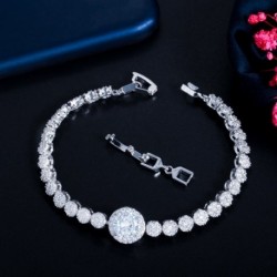 Fém szín: ezüst színű - CWWZircons gyönyörű fehérarany színű 5A kerek halo cirkónia karkötő női esküvői parti