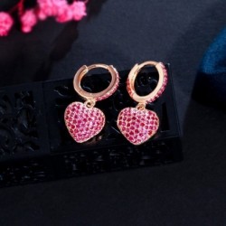 Fém színe: piros - CWWZircons Klasszikus Piros Zöld Cubic Circon Love Heart Shape Charm Huggie Hoop Fülbevaló Női Divatos