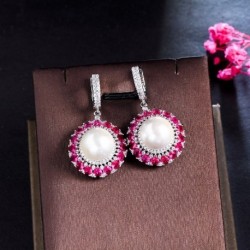 Fém színe: piros - CWWZircons Elegant Green Cubic cirkónia Pave Huggie Round Drop nagy gyöngy fülbevaló nőknek Kiváló