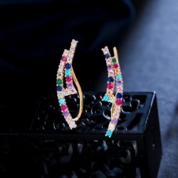 Fém szín: arany vonalak - CWWZircons Elegáns többszínű szivárvány CZ fülmandzsetta hegymászó kampós fülbevaló női
