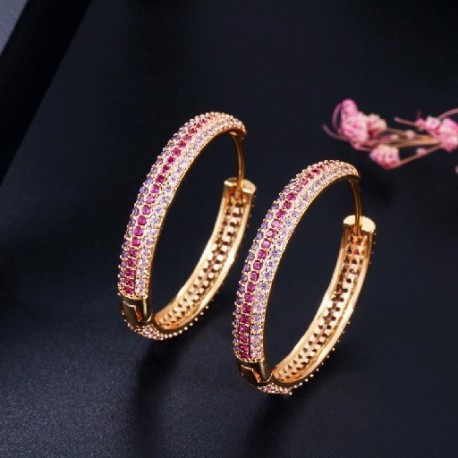 Fém színe: sárga arany - CWWZircons Designer szivárványpiros lila cirkónia nagy kerek arany színű Huggie Hoop