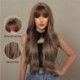 Szín: LC2074 3 - HAIRCUBE Barna vegyes szőke szintetikus parókák Bang Long természetes hullámos hajjal. Paróka nőknek