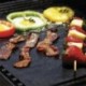 Szín: 3 DB - 3 DB BBQ grillszőnyeg kültéri sütés tapadásmentes tányér, újrafelhasználható főzőlap 40 * 30 cm party