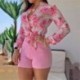 Szín: rózsaszín L - Kétrészes szett női elegáns divatmintás Crop top rövidnadrágok hosszú ujjú ingek hozzáillő