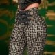 Szín: MULTI XL - Női elegáns, magas derekú gombos Criss Cross Geo Print vékony tavaszi és őszi ceruzanadrág