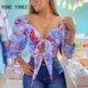Szín: MULTI M - Női Szexi Allover Print Hollow Out Lace Up Off Vállal Lámpás ujjak Blúz Crop Top